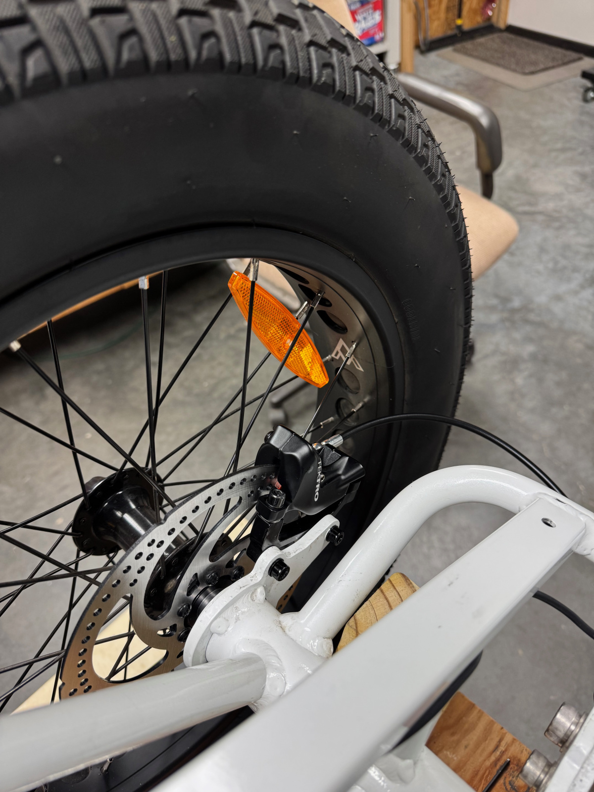 Tektro Hydraulic brakes front and rear mirrored hydraulic calipers