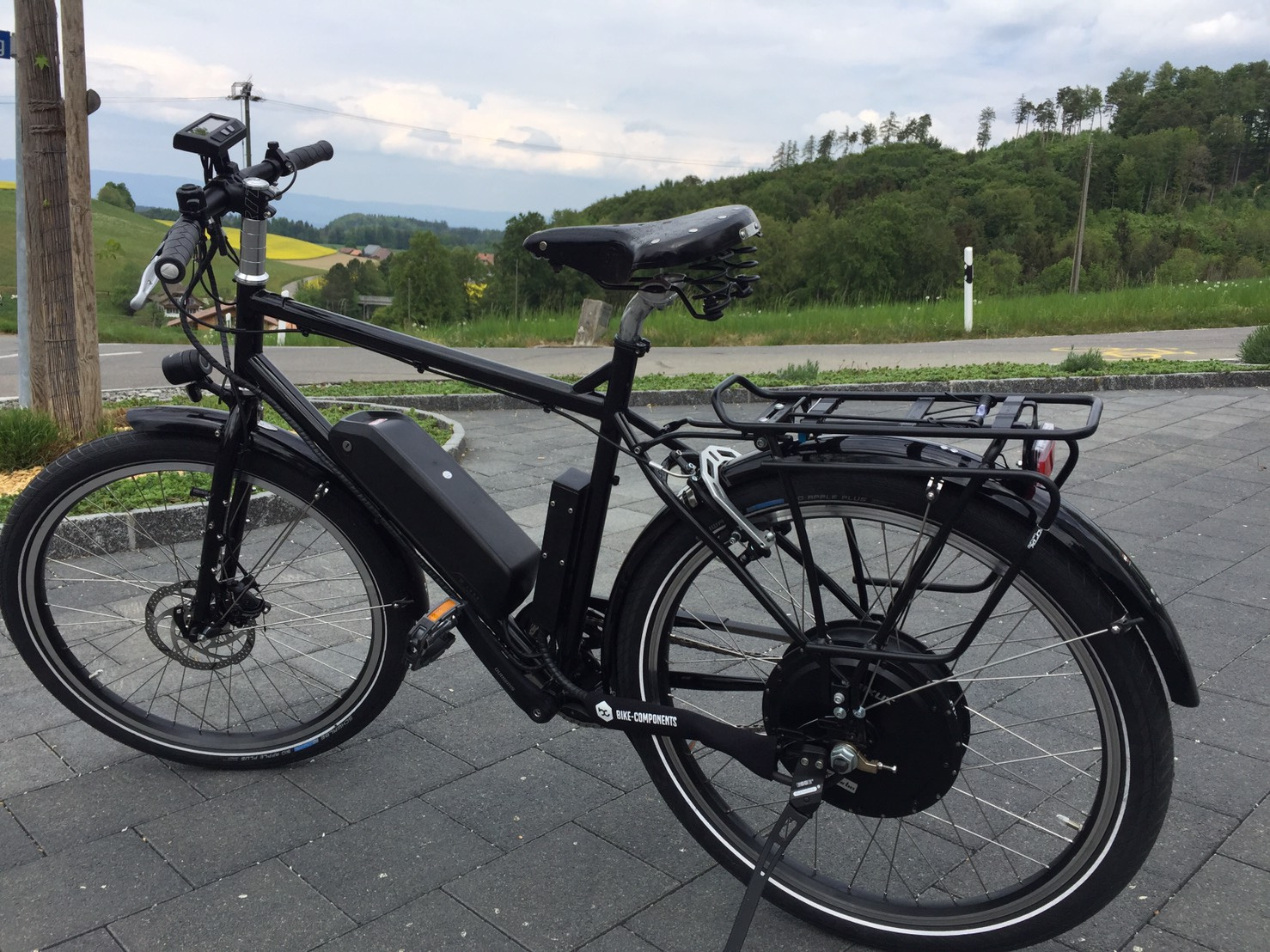 Year-round commuter E-bike