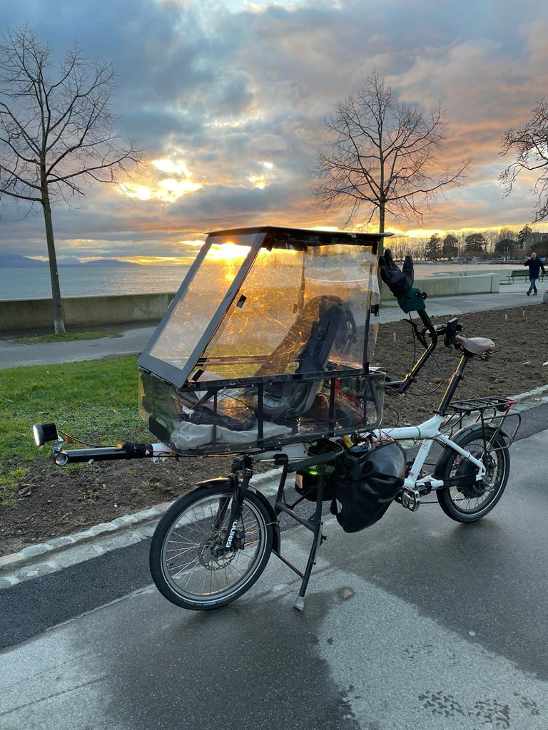 Transparent plastic sheets allowing a good visibility for the little human