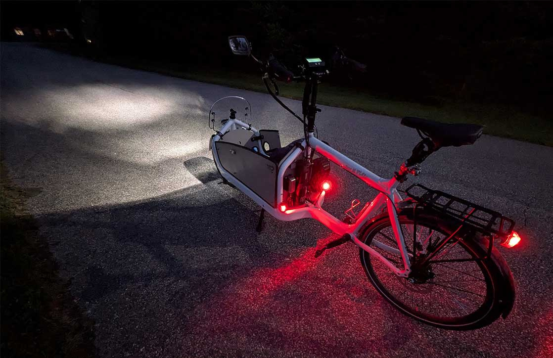 Very happy with the lights obtained from Grin. Up front there's a pair of small C7's that are always on. Then an SPL-01 center beam that I turn on at dusk. The rear-facing red lights are the little Roxims also sold by Grin. Everything runs off the central bottle battery. Thanks Grin!